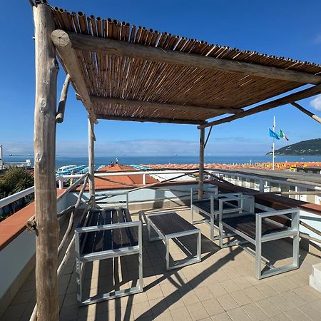 Hotel Bagno Stella Del Mare Marina Di Carrara Exterior photo